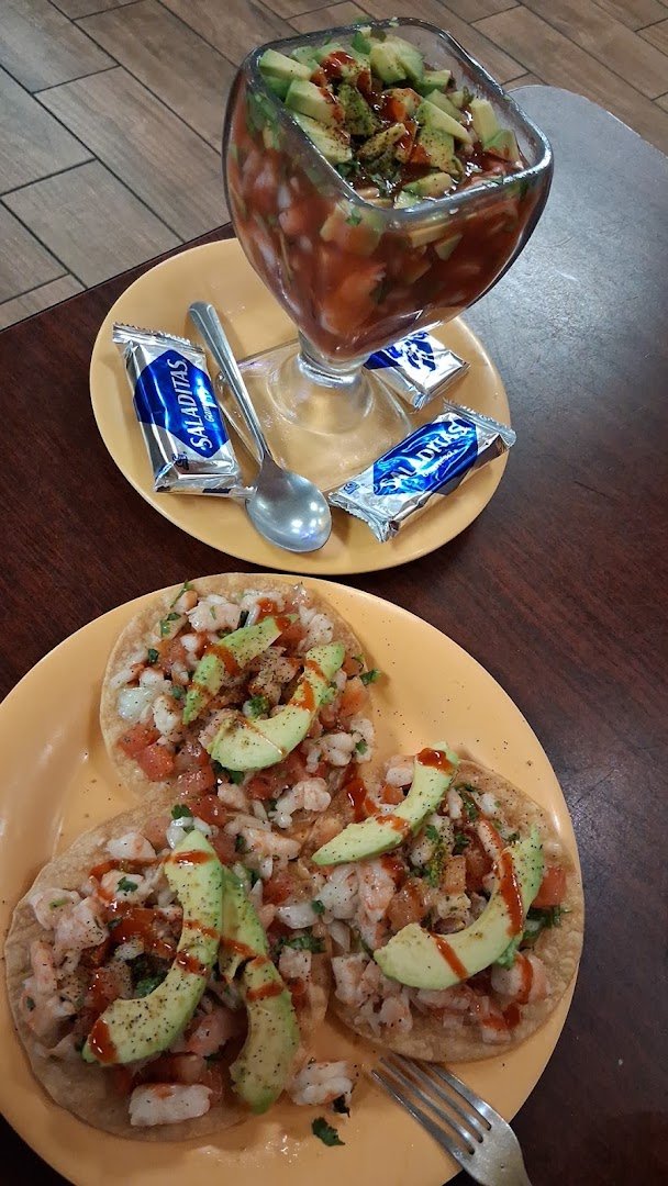 Shrimp cocktail served with crackers and lime.